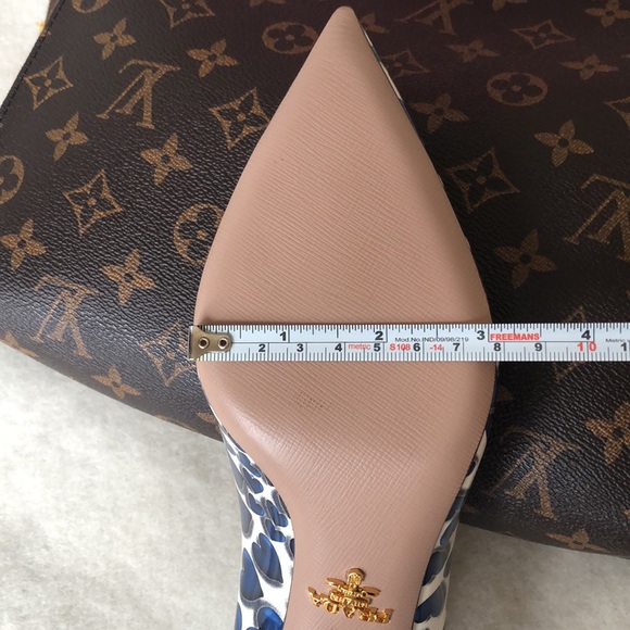 Prada blue heart print leather heels - Picture 9 of 9